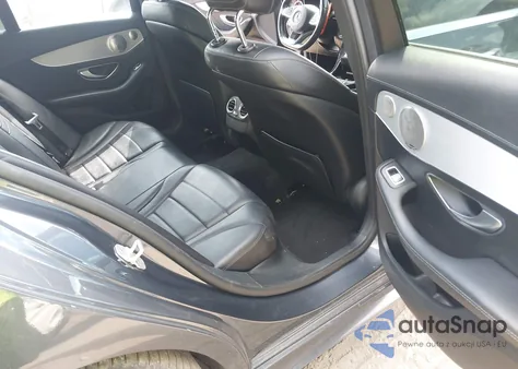 2016 Mercedes-Benz C 300 4Matic/Luxury 4Matic/Sport 4Matic z USA, uszkodzony, nr VIN 55SWF4KB3GU104717